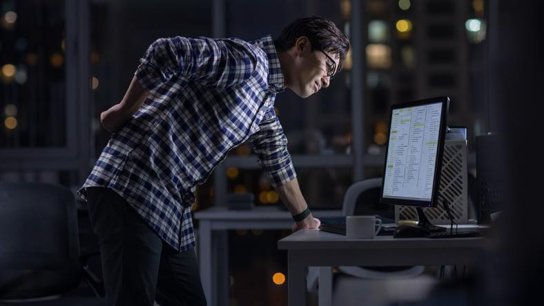 最爱抱怨工作的人不会辞职,只会变成“史诗级牛马”